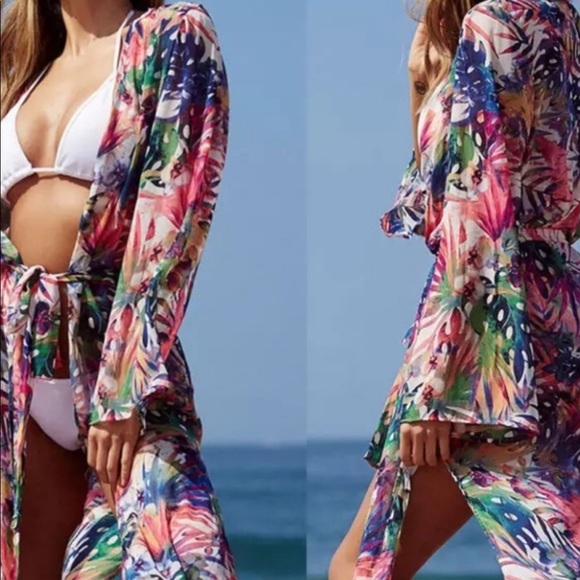Colorful beach wrap - Picture 1 of 3
